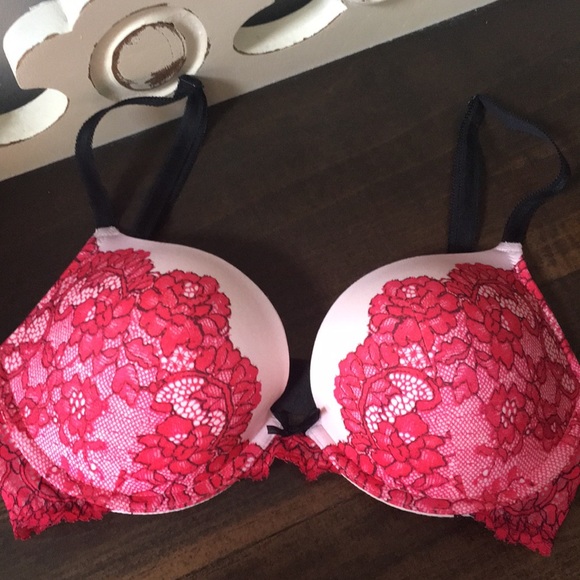 Victoria’s Secret push up bra - Picture 2 of 3